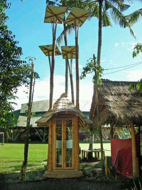 kaskus-forum.blogspot.com - Uniknya ATM di Bali Yang Dibuat Dari Bambu